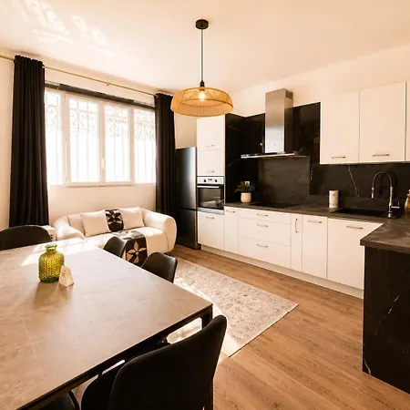 Urbanflat 169 - Confort Et Charme Au Centre De Apartamento